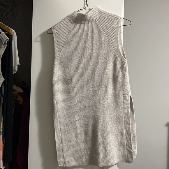 Wilfred Durandal Sweater vest - Picture 3 of 3